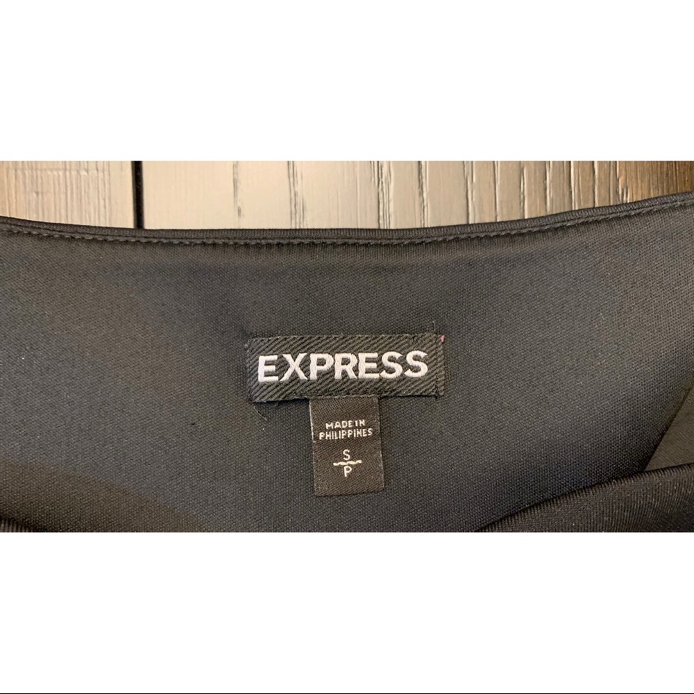EXPRESS CROP TOP 🖤 - Picture 4 of 5